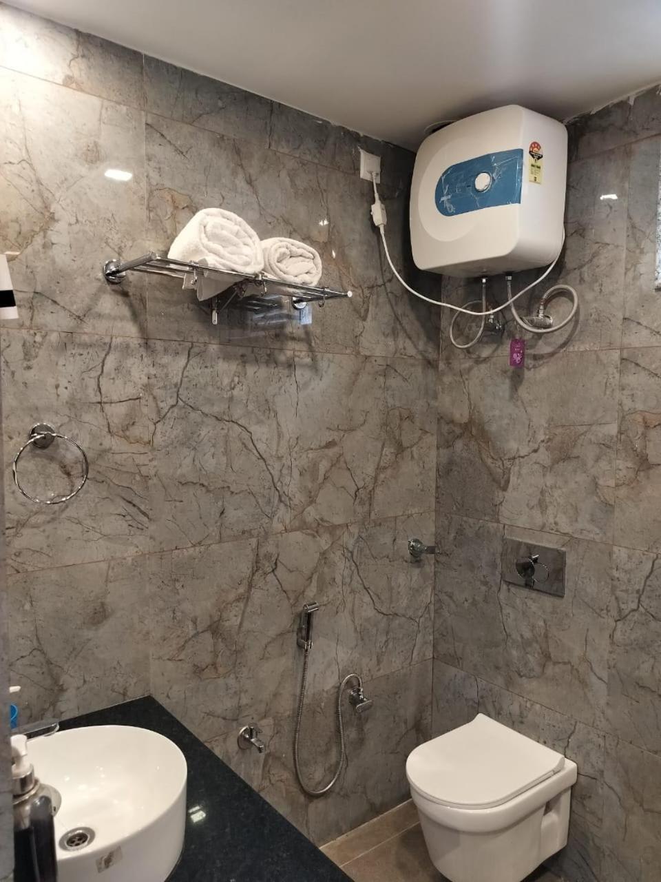 The Aesthetic Hotel & Restaurant Bhīm Tāl 外观 照片